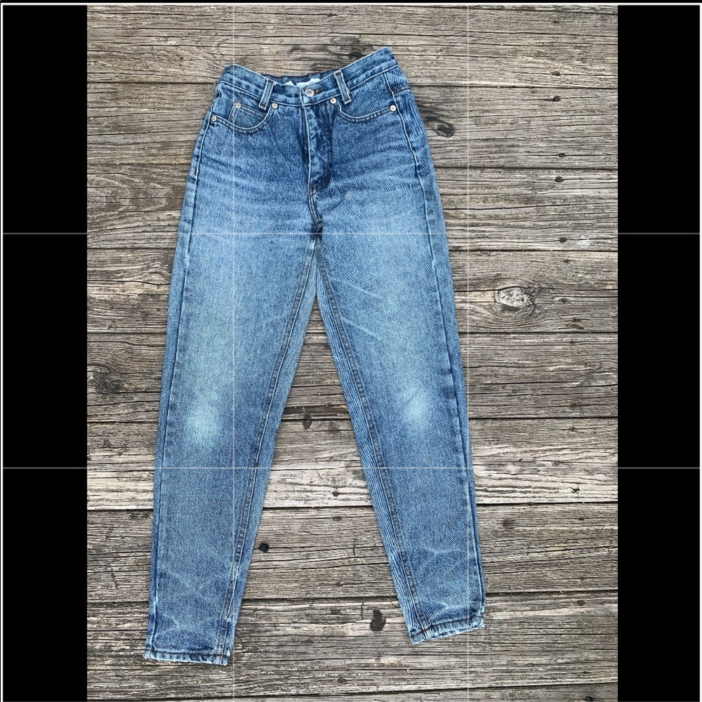 ⭐️ Vintage High Waisted Jeans ⭐️